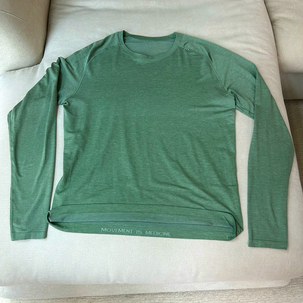 Men’s Lululemon long sleeve t-shirt in green size large